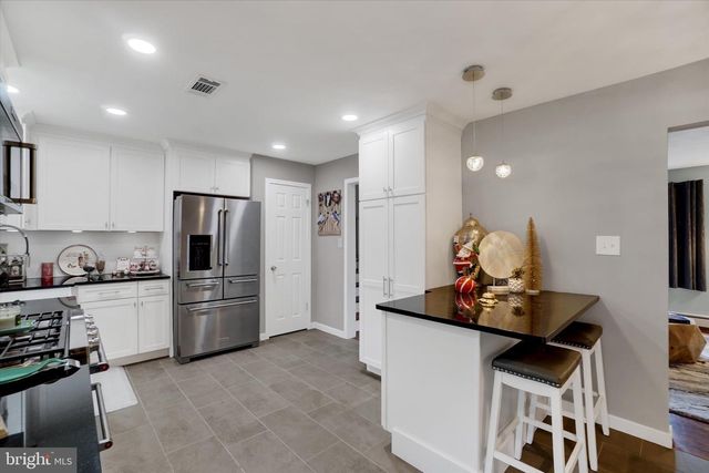 417 RUSHMORE DR, York, PA 17402