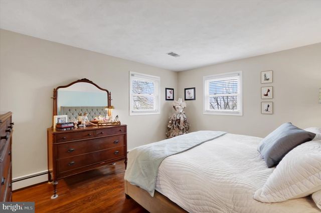 417 RUSHMORE DR, York, PA 17402