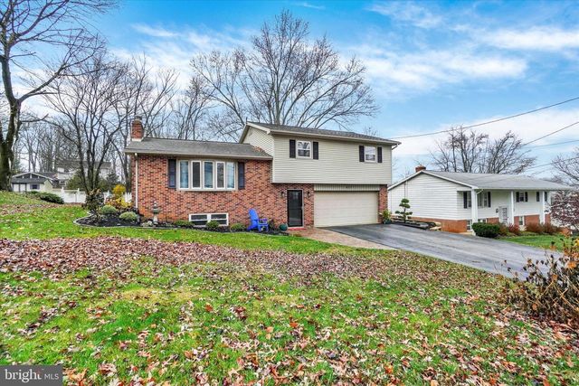 417 RUSHMORE DR, York, PA 17402