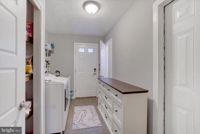 417 RUSHMORE DR, York, PA 17402