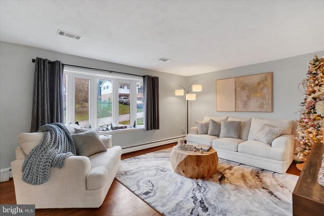 417 RUSHMORE DR, York, PA 17402