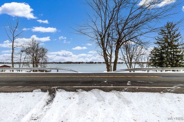 4374 East River Road, Grand Island, NY 14072