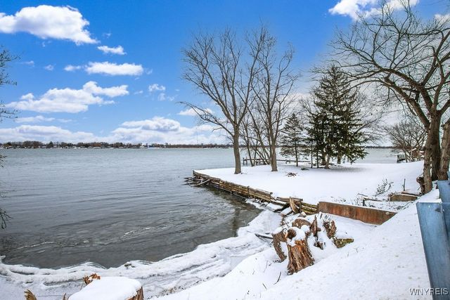 4374 East River Road, Grand Island, NY 14072