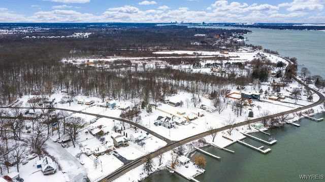 4374 East River Road, Grand Island, NY 14072