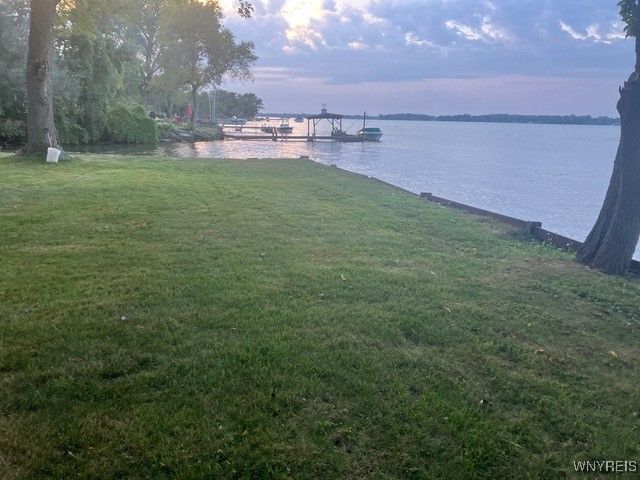 4374 East River Road, Grand Island, NY 14072