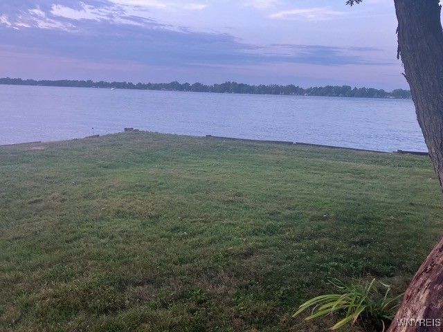 4374 East River Road, Grand Island, NY 14072