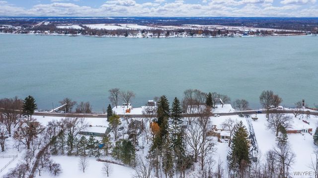 4374 East River Road, Grand Island, NY 14072