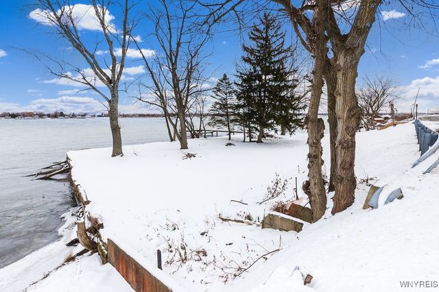 4374 East River Road, Grand Island, NY 14072