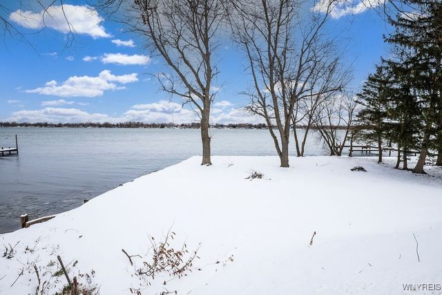 4374 East River Road, Grand Island, NY 14072