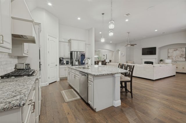 6822 Historic View, Dallas, TX 75236