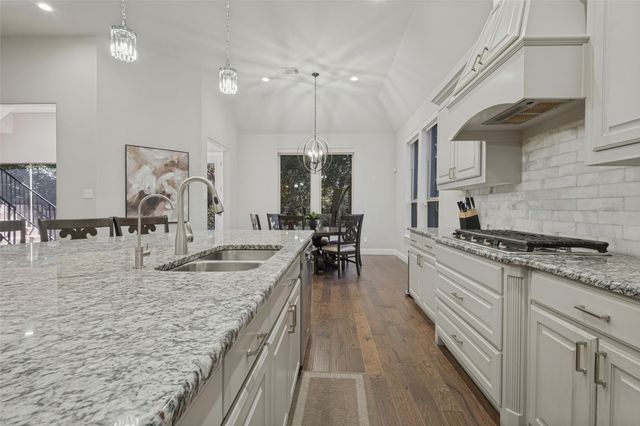 6822 Historic View, Dallas, TX 75236