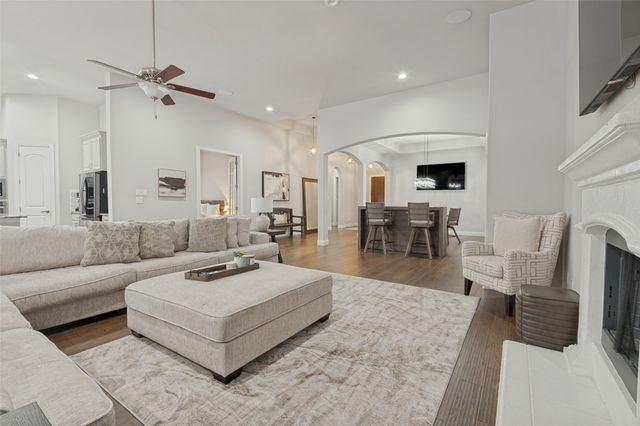 6822 Historic View, Dallas, TX 75236