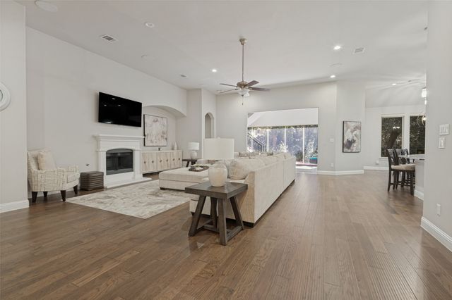 6822 Historic View, Dallas, TX 75236