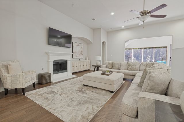6822 Historic View, Dallas, TX 75236