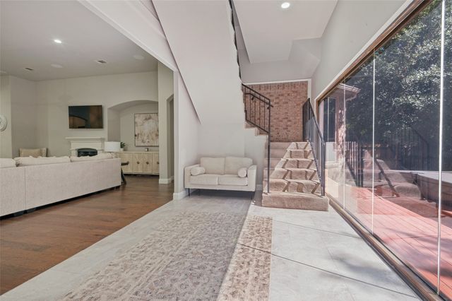 6822 Historic View, Dallas, TX 75236
