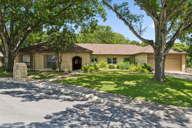 8706 Golden View, Windcrest, TX 78239
