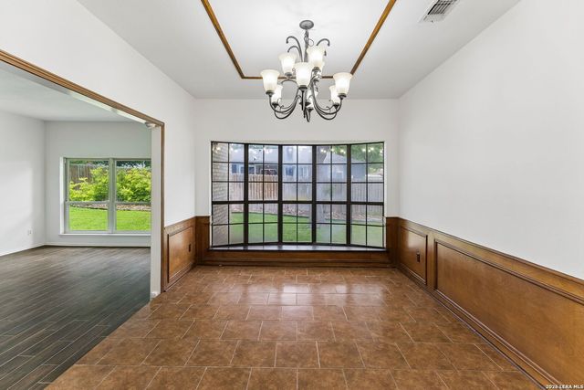 8706 Golden View, Windcrest, TX 78239