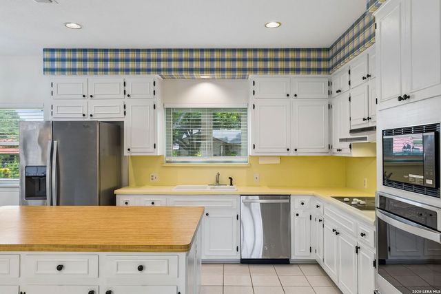 8706 Golden View, Windcrest, TX 78239