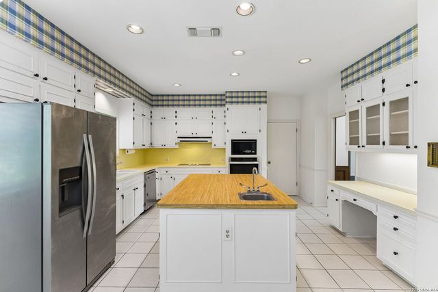 8706 Golden View, Windcrest, TX 78239