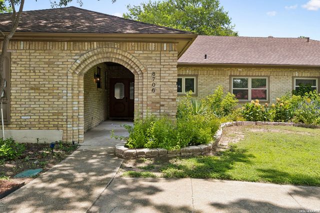 8706 Golden View, Windcrest, TX 78239