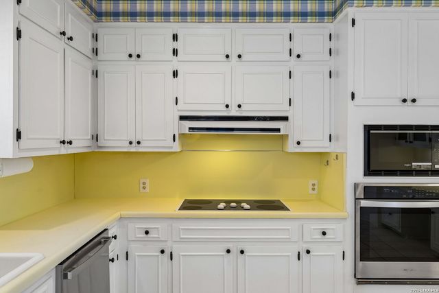 8706 Golden View, Windcrest, TX 78239