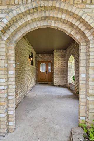 8706 Golden View, Windcrest, TX 78239