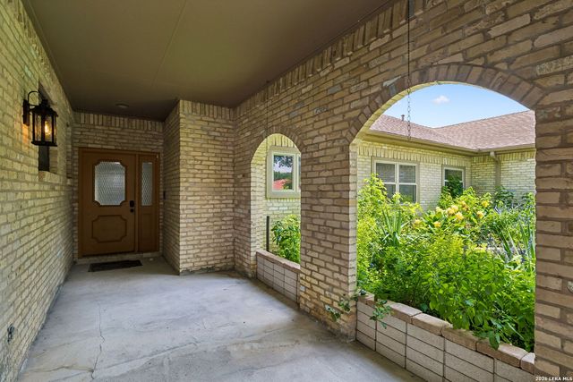 8706 Golden View, Windcrest, TX 78239
