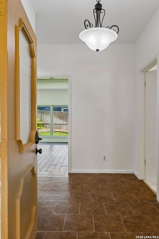 8706 Golden View, Windcrest, TX 78239