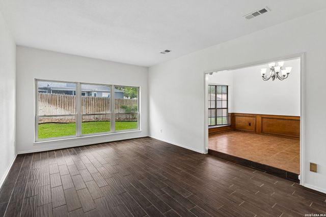 8706 Golden View, Windcrest, TX 78239