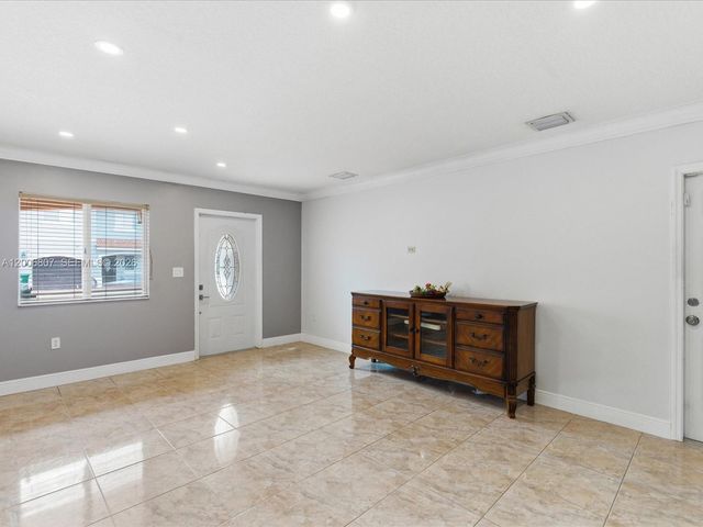 5982 SW 162nd Ct, Miami, FL 33193