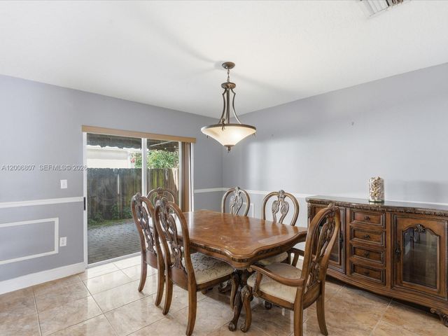 5982 SW 162nd Ct, Miami, FL 33193