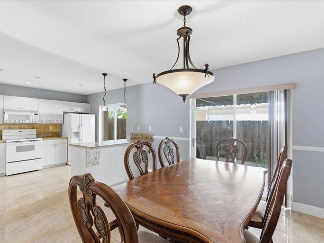 5982 SW 162nd Ct, Miami, FL 33193