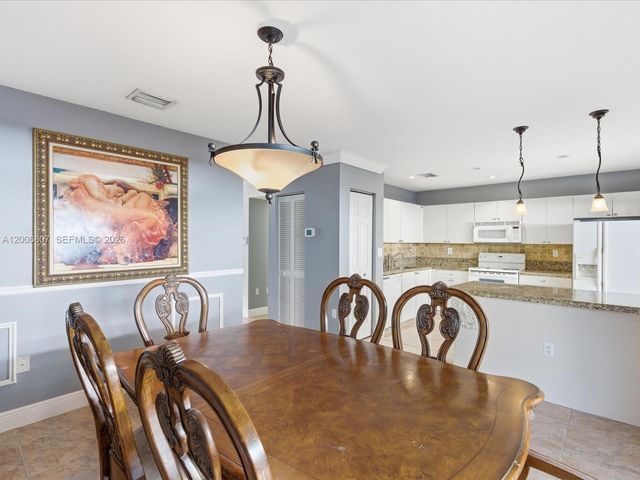 5982 SW 162nd Ct, Miami, FL 33193