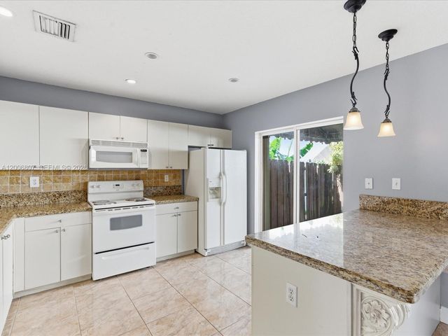 5982 SW 162nd Ct, Miami, FL 33193