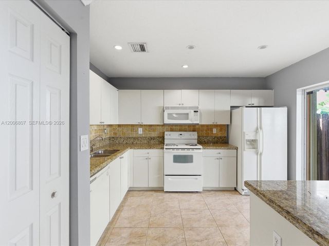 5982 SW 162nd Ct, Miami, FL 33193