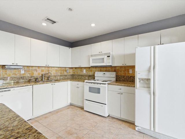 5982 SW 162nd Ct, Miami, FL 33193