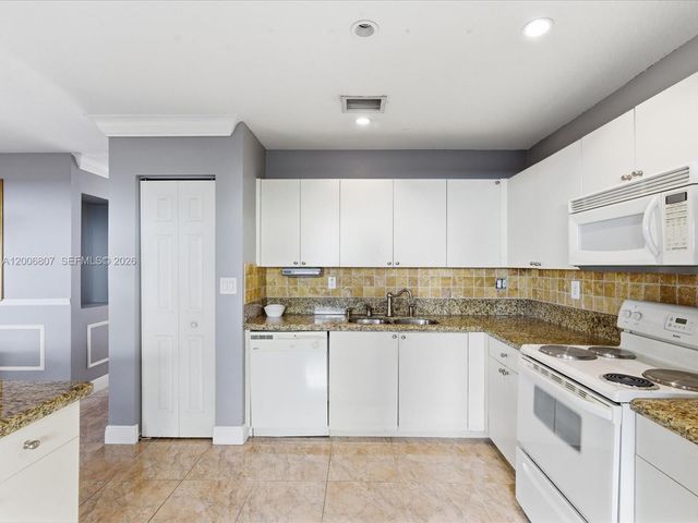 5982 SW 162nd Ct, Miami, FL 33193