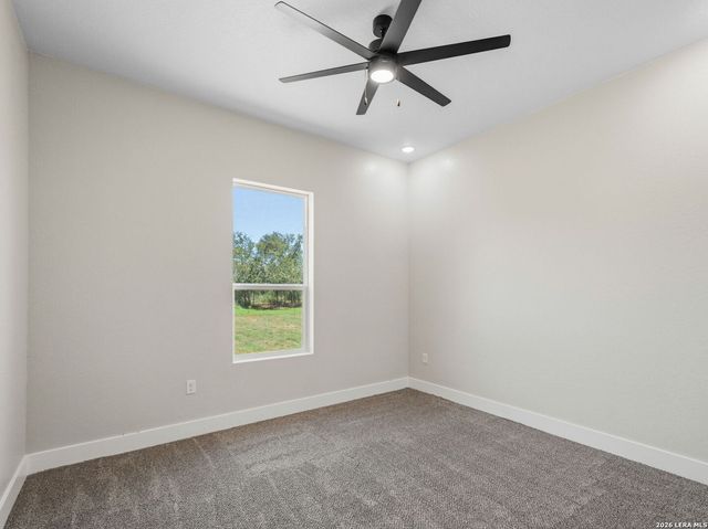 117 W SHORT MEADOW DR, Lytle, TX 78052