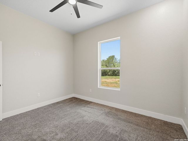 117 W SHORT MEADOW DR, Lytle, TX 78052