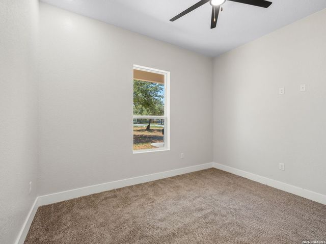 117 W SHORT MEADOW DR, Lytle, TX 78052