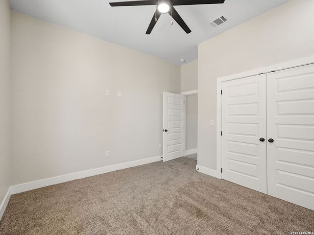 117 W SHORT MEADOW DR, Lytle, TX 78052