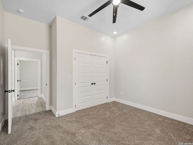 117 W SHORT MEADOW DR, Lytle, TX 78052