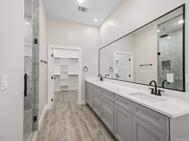 117 W SHORT MEADOW DR, Lytle, TX 78052