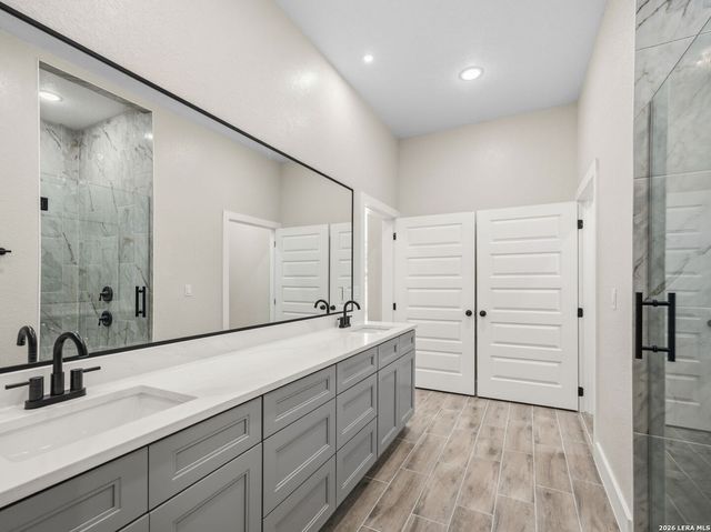 117 W SHORT MEADOW DR, Lytle, TX 78052