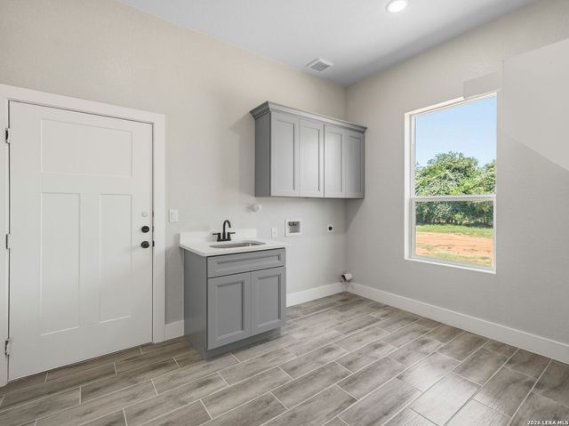 117 W SHORT MEADOW DR, Lytle, TX 78052