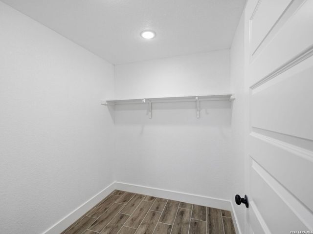 117 W SHORT MEADOW DR, Lytle, TX 78052