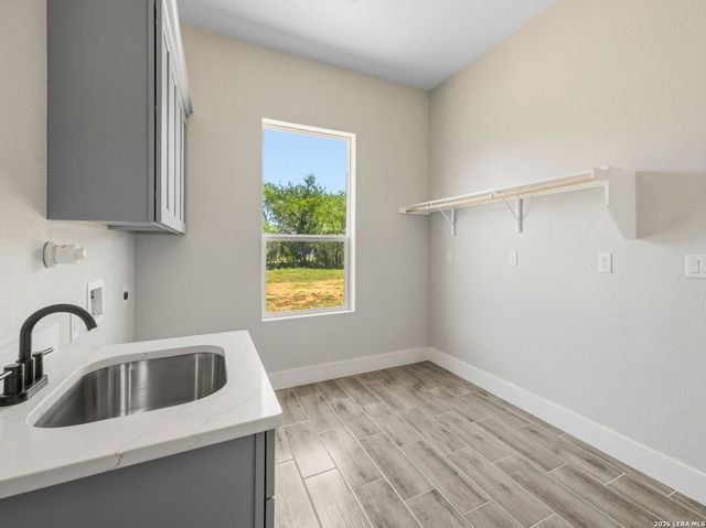 117 W SHORT MEADOW DR, Lytle, TX 78052