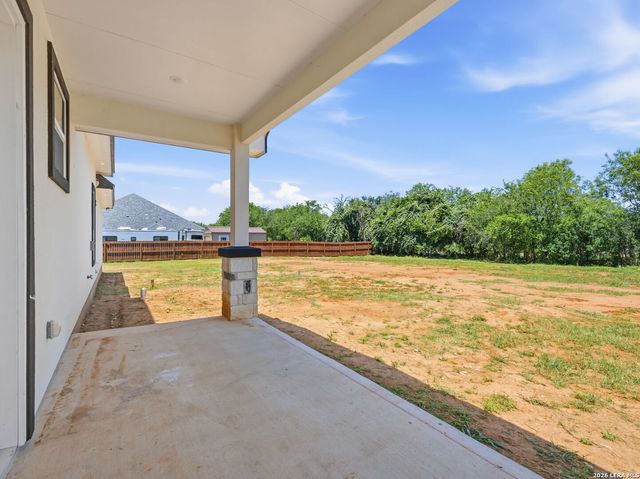 117 W SHORT MEADOW DR, Lytle, TX 78052