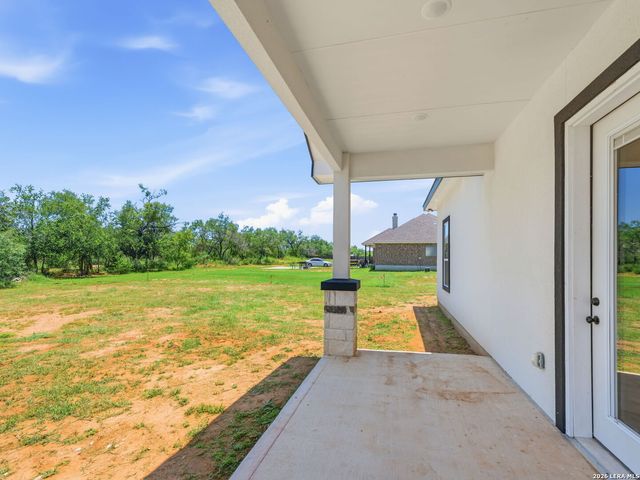 117 W SHORT MEADOW DR, Lytle, TX 78052