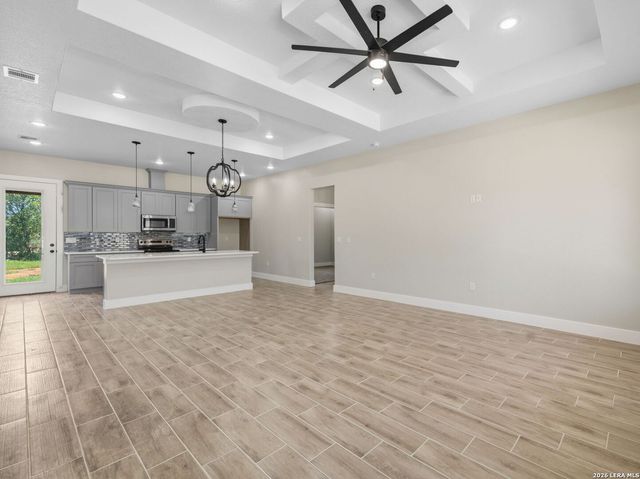 117 W SHORT MEADOW DR, Lytle, TX 78052